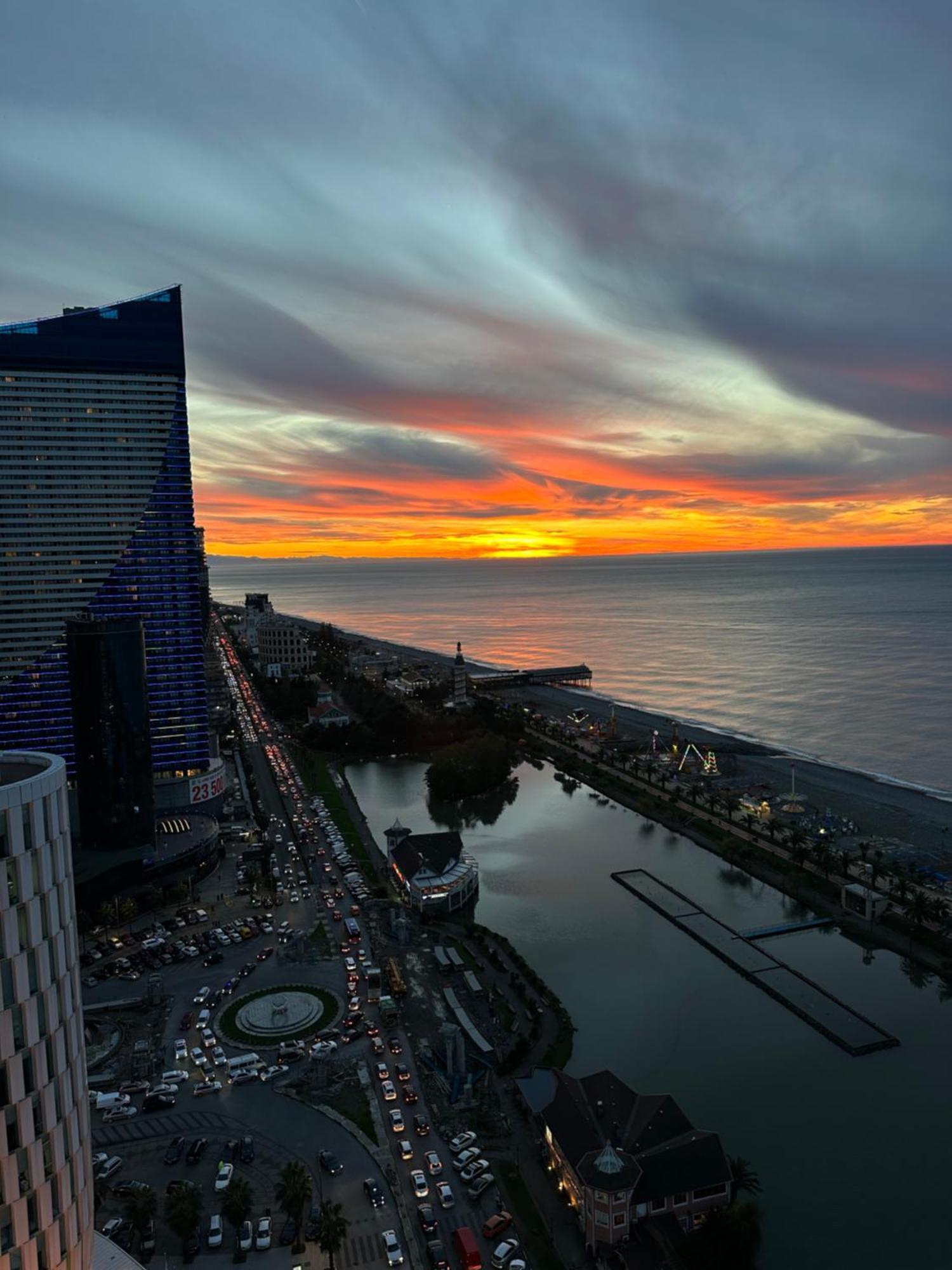 Black Sea Batumi Hotel Orbi City Buitenkant foto